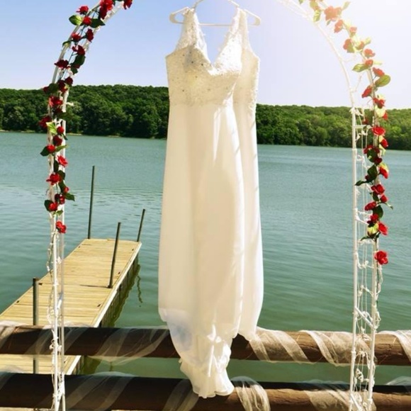 Elegant White Lace wedding Dress - Picture 9 of 10